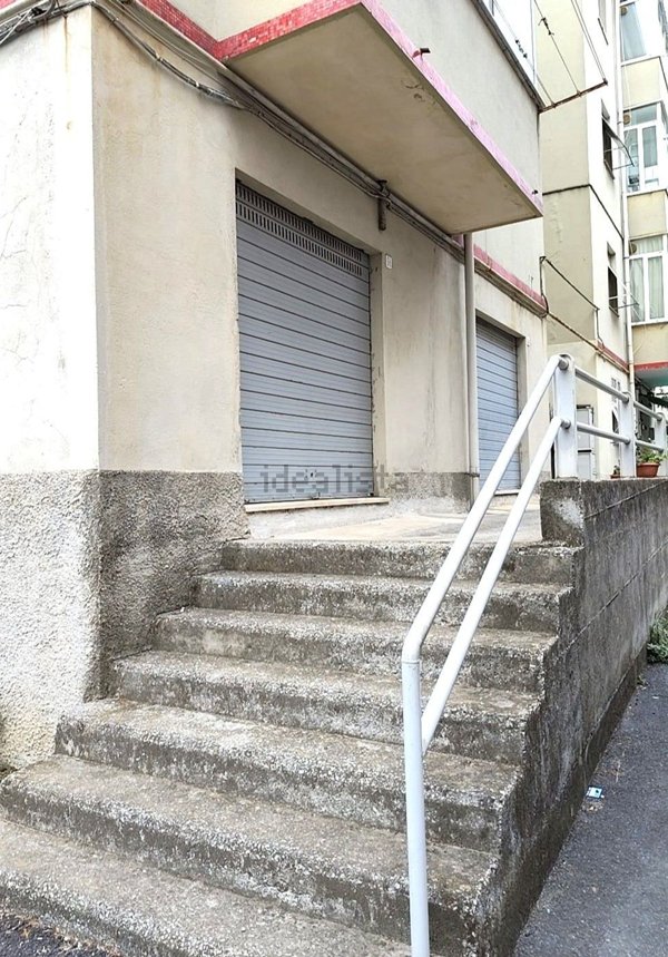 locale di sgombero in vendita a Vado Ligure in zona Vado Centro