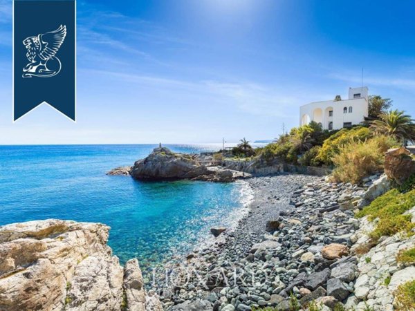 casa indipendente in vendita a Varazze