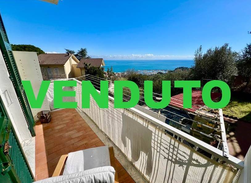 appartamento in vendita a Varazze in zona Castagnabuona