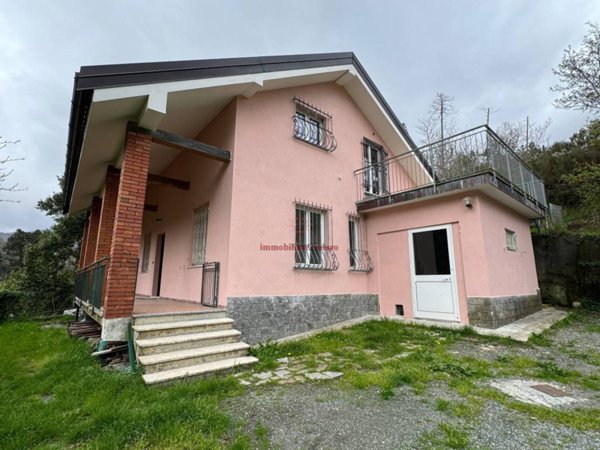 casa indipendente in vendita a Varazze in zona Pero