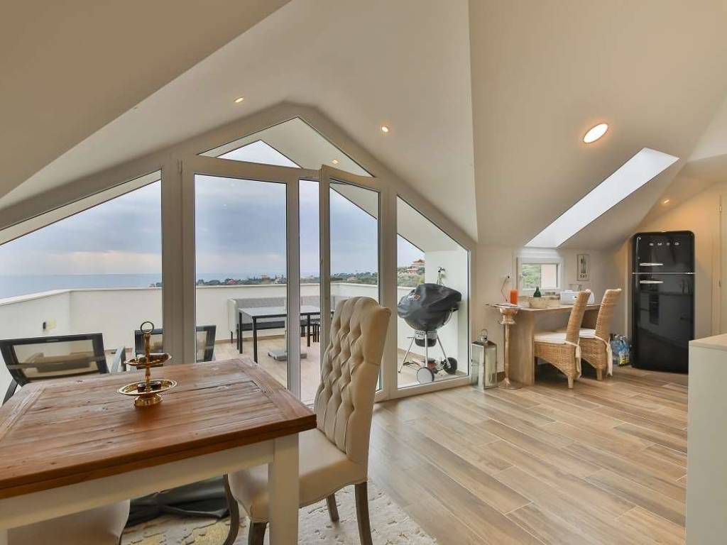 appartamento in vendita a Varazze in zona Castagnabuona