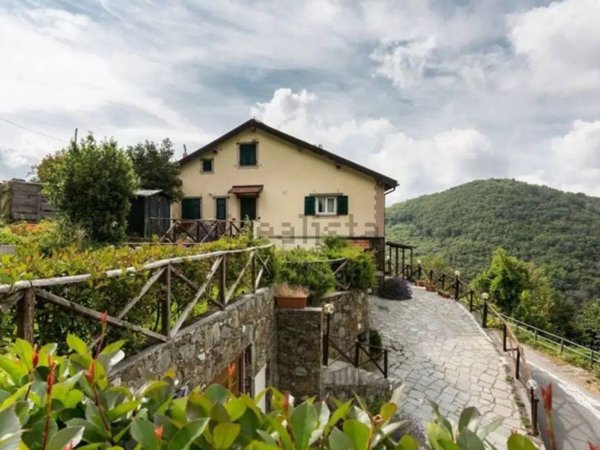 casa indipendente in vendita a Varazze in zona Alpicella