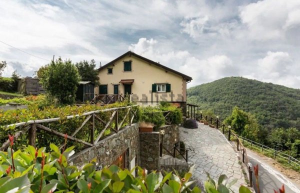 casa indipendente in vendita a Varazze in zona Alpicella