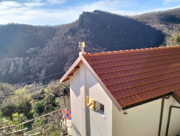 casa indipendente in vendita a Varazze in zona Alpicella