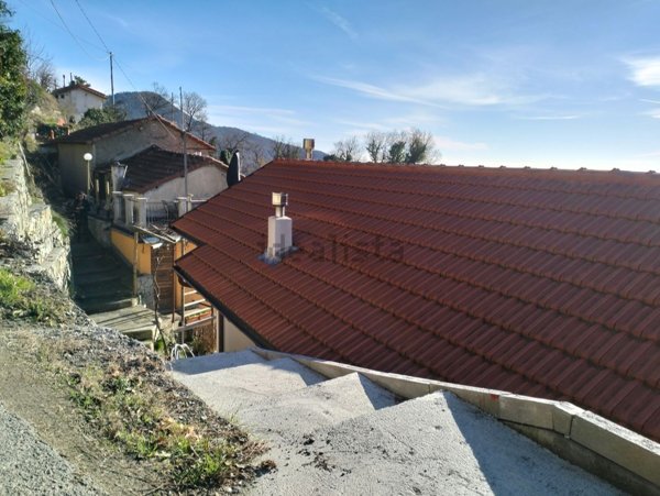 appartamento in vendita a Varazze in zona Alpicella