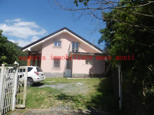 casa indipendente in vendita a Varazze in zona Pero