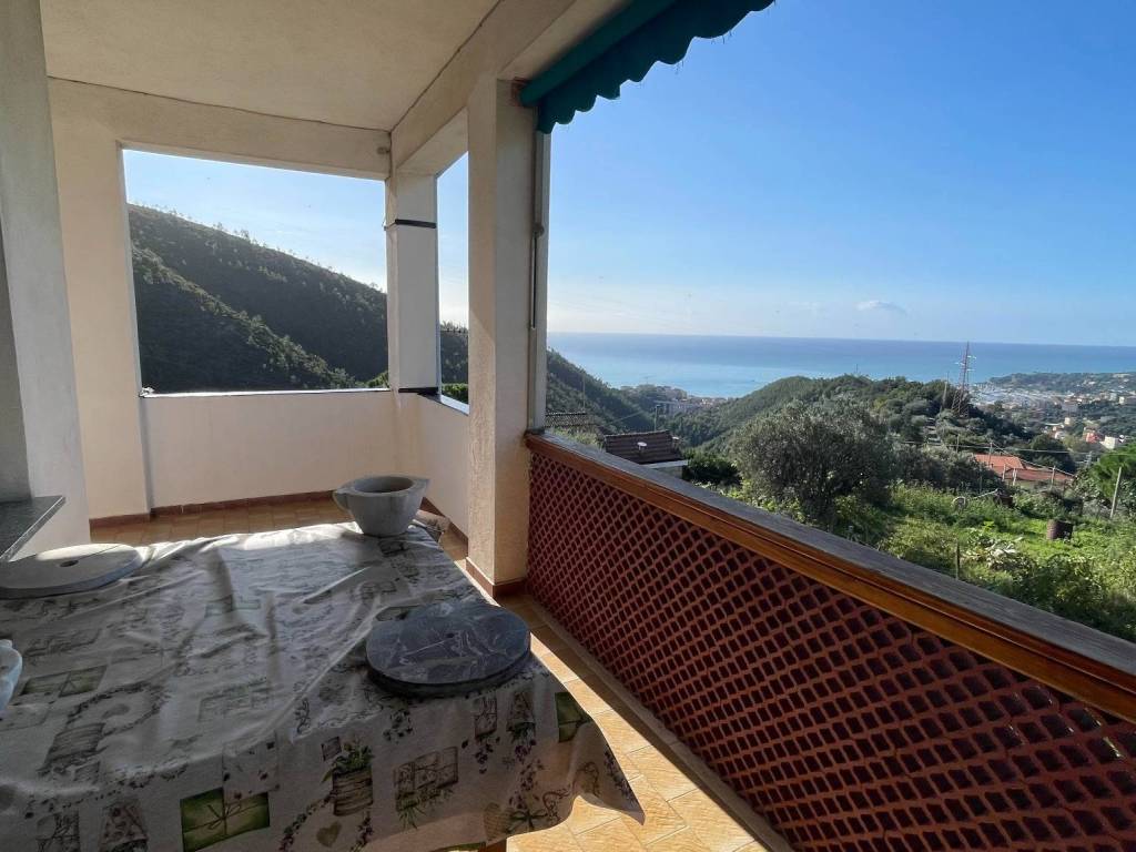 appartamento in vendita a Varazze in zona Casanova