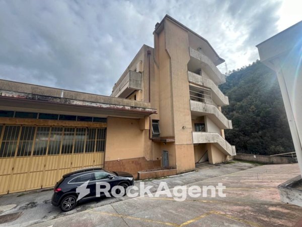 intera palazzina in vendita a Varazze