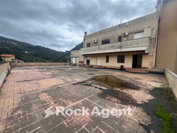 intera palazzina in vendita a Varazze