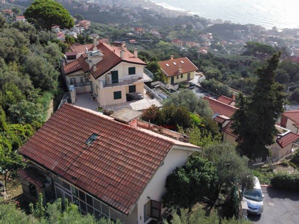 casa indipendente in vendita a Varazze in zona Castagnabuona
