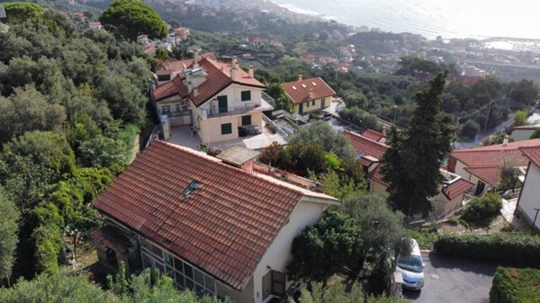 casa indipendente in vendita a Varazze in zona Castagnabuona