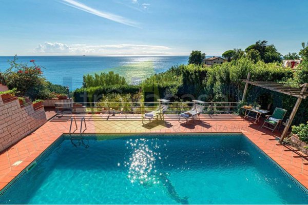 casa indipendente in vendita a Varazze