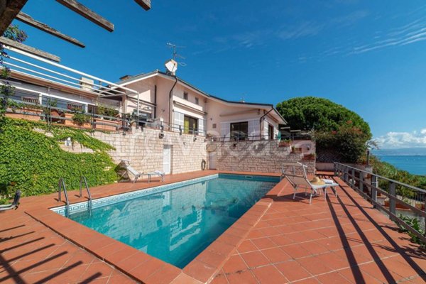 casa indipendente in vendita a Varazze