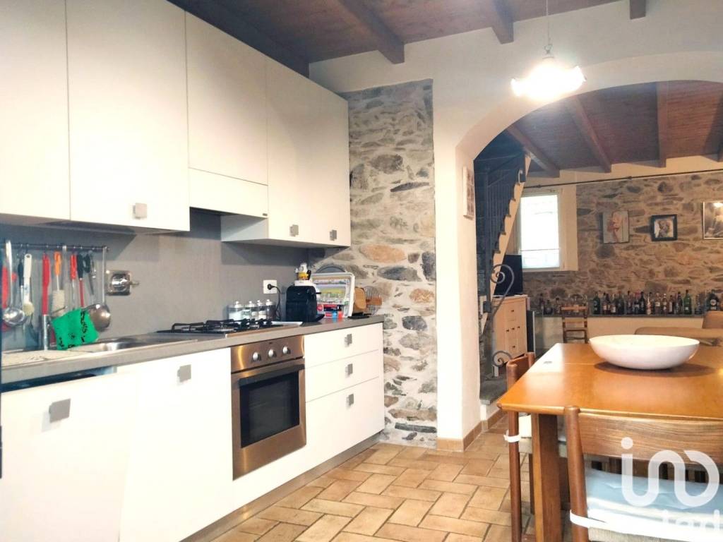 casa indipendente in vendita a Varazze in zona Casanova