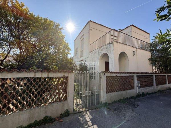 casa indipendente in vendita a Varazze