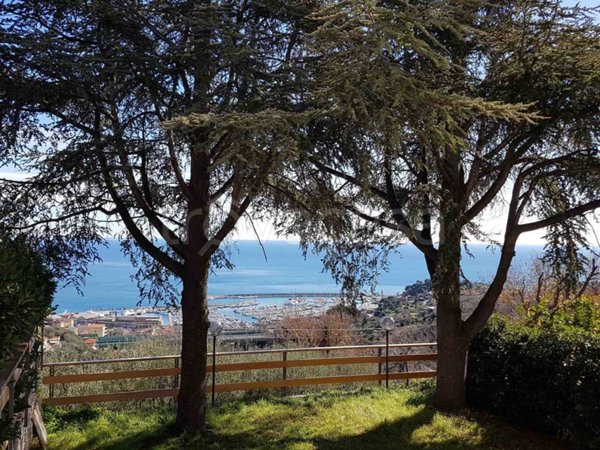 casa indipendente in vendita a Varazze in zona Castagnabuona