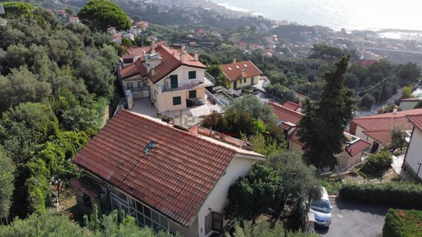 appartamento in vendita a Varazze in zona Castagnabuona