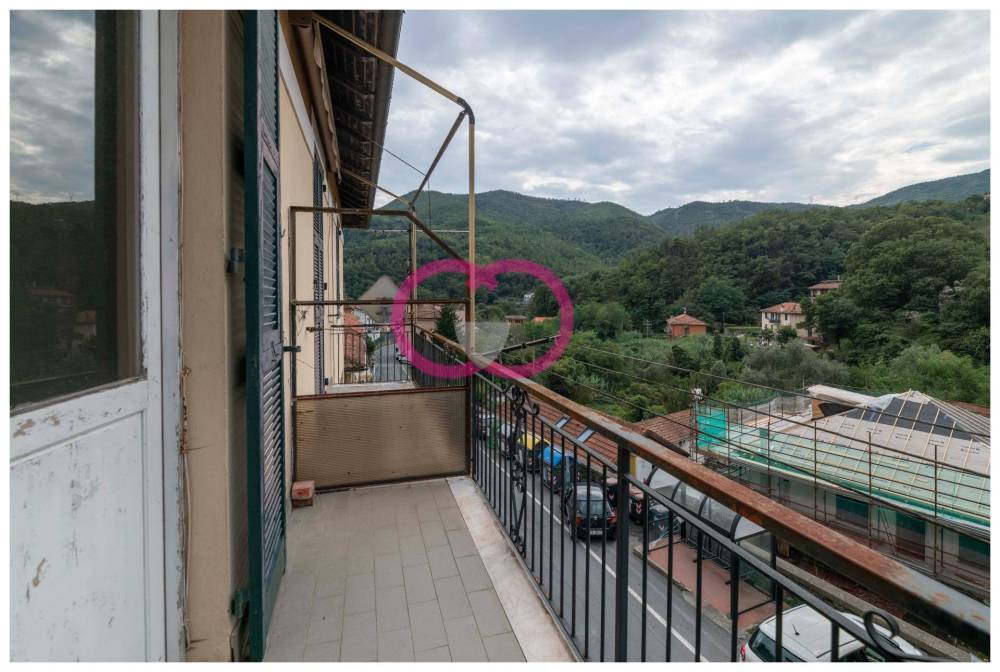 appartamento in vendita a Varazze in zona Pero