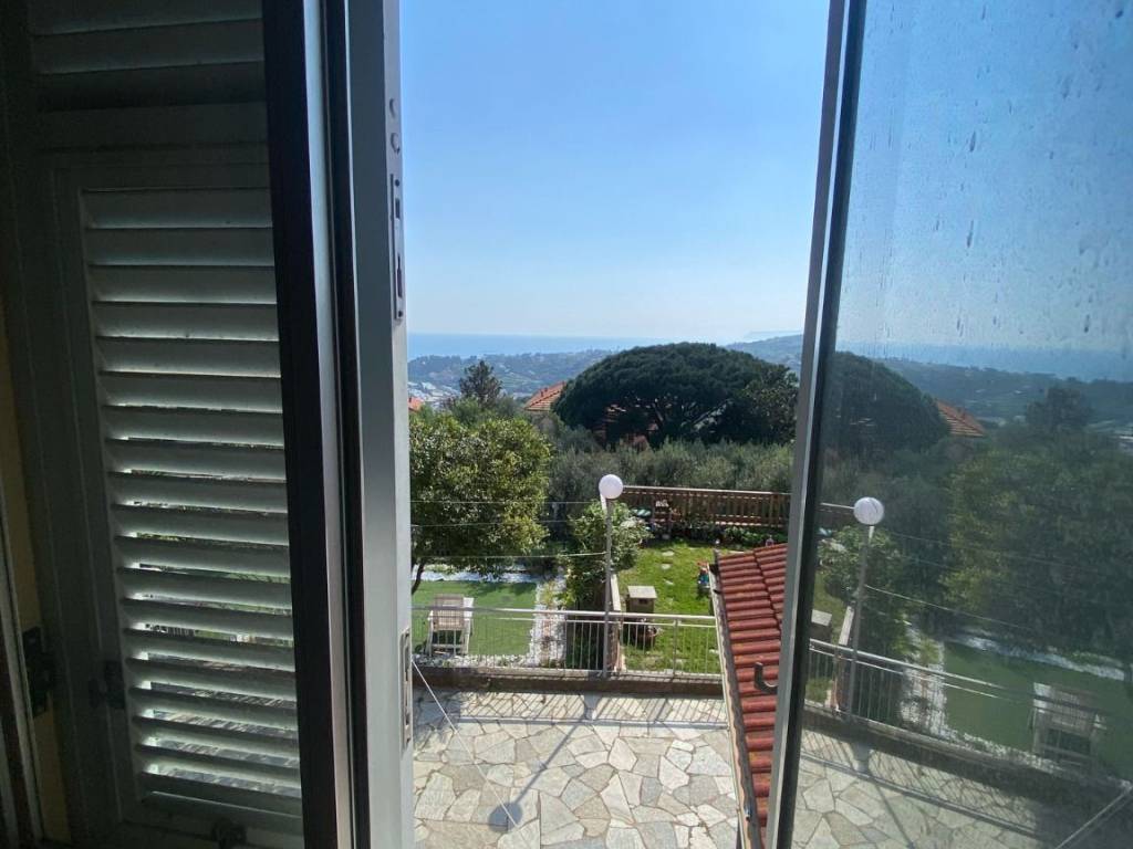 appartamento in vendita a Varazze in zona Cantalupo