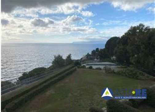 intera palazzina in vendita a Varazze
