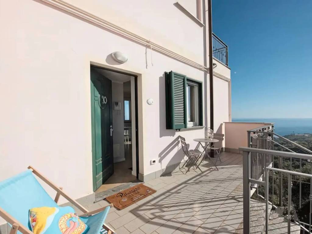 appartamento in vendita a Varazze in zona Castagnabuona