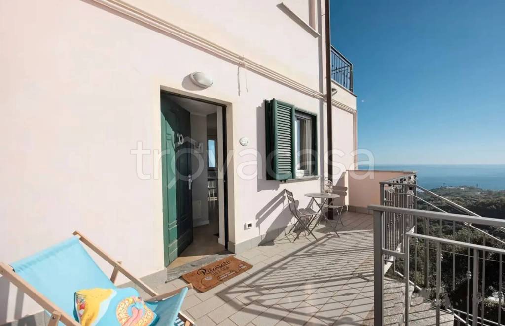 appartamento in vendita a Varazze in zona Castagnabuona