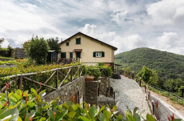 casa indipendente in vendita a Varazze in zona Alpicella