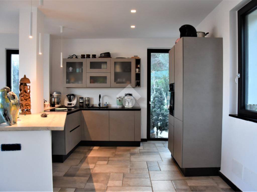 casa indipendente in vendita a Varazze in zona Castagnabuona