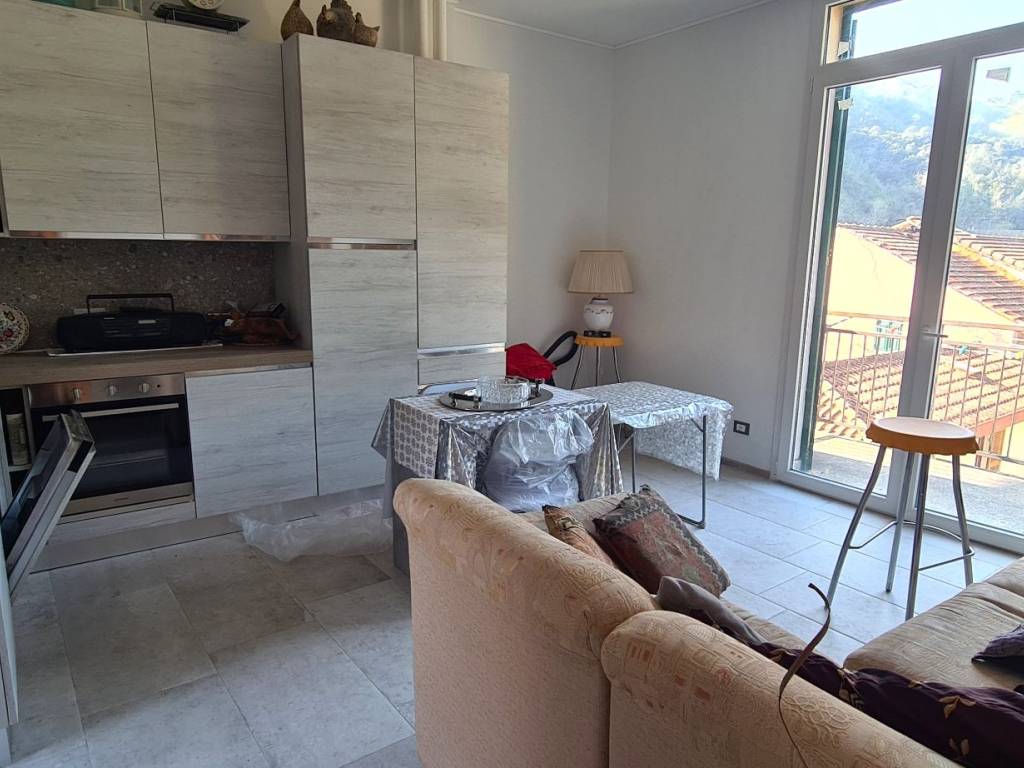 appartamento in vendita a Varazze in zona Pero
