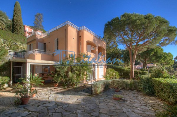 casa indipendente in vendita a Varazze