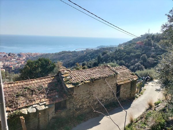 pentavano in vendita a Varazze in zona Cantalupo