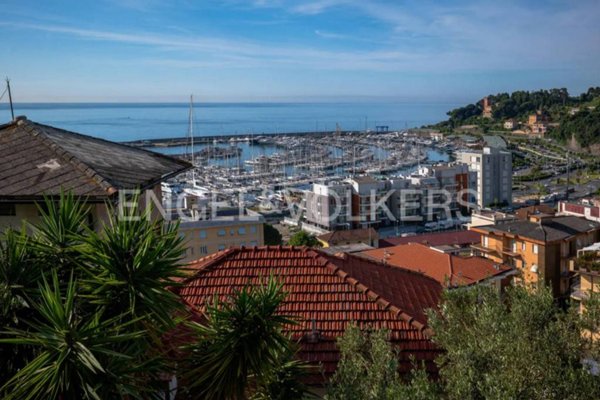appartamento in vendita a Varazze