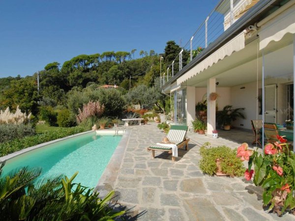 casa indipendente in vendita a Varazze in zona Castagnabuona