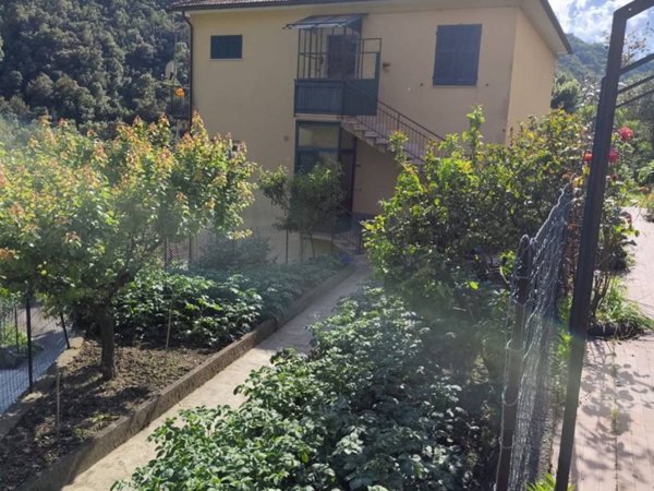 appartamento in vendita a Varazze in zona Pero