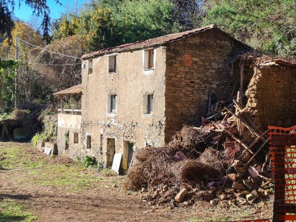 casa indipendente in vendita a Varazze in zona Pero