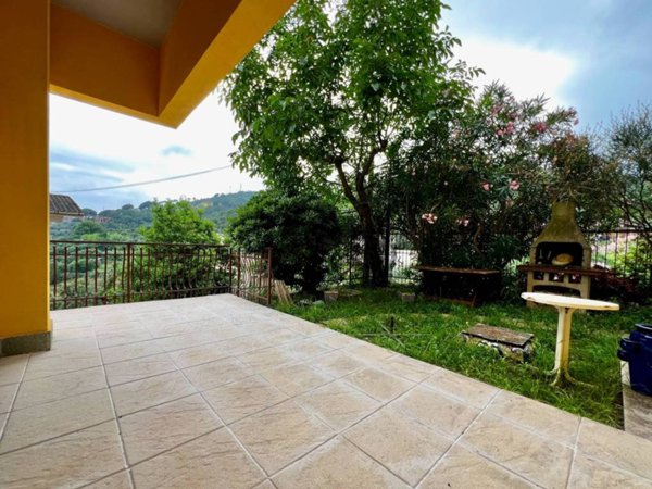 appartamento in vendita a Varazze in zona Castagnabuona