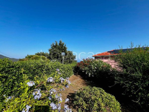 appartamento in vendita a Varazze in zona Castagnabuona