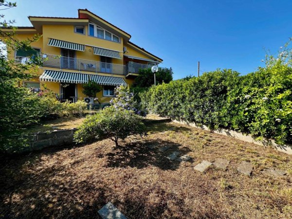 appartamento in vendita a Varazze in zona Castagnabuona