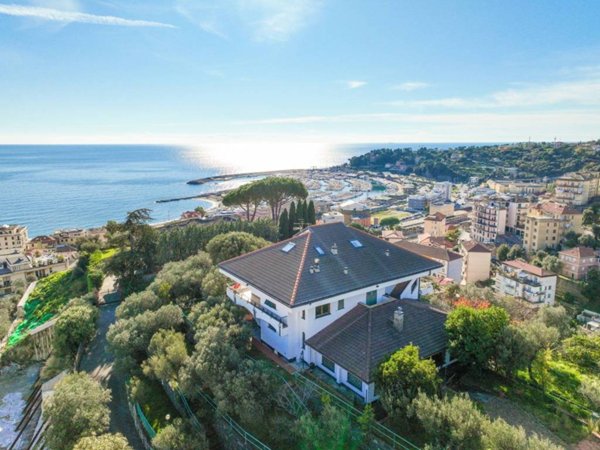 casa indipendente in vendita a Varazze