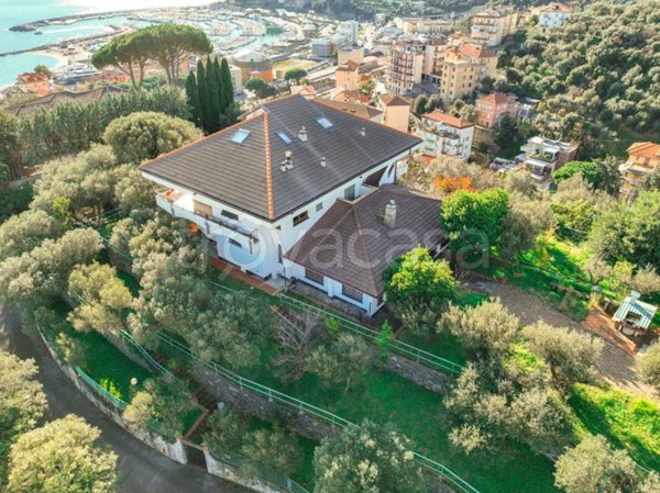 casa indipendente in vendita a Varazze