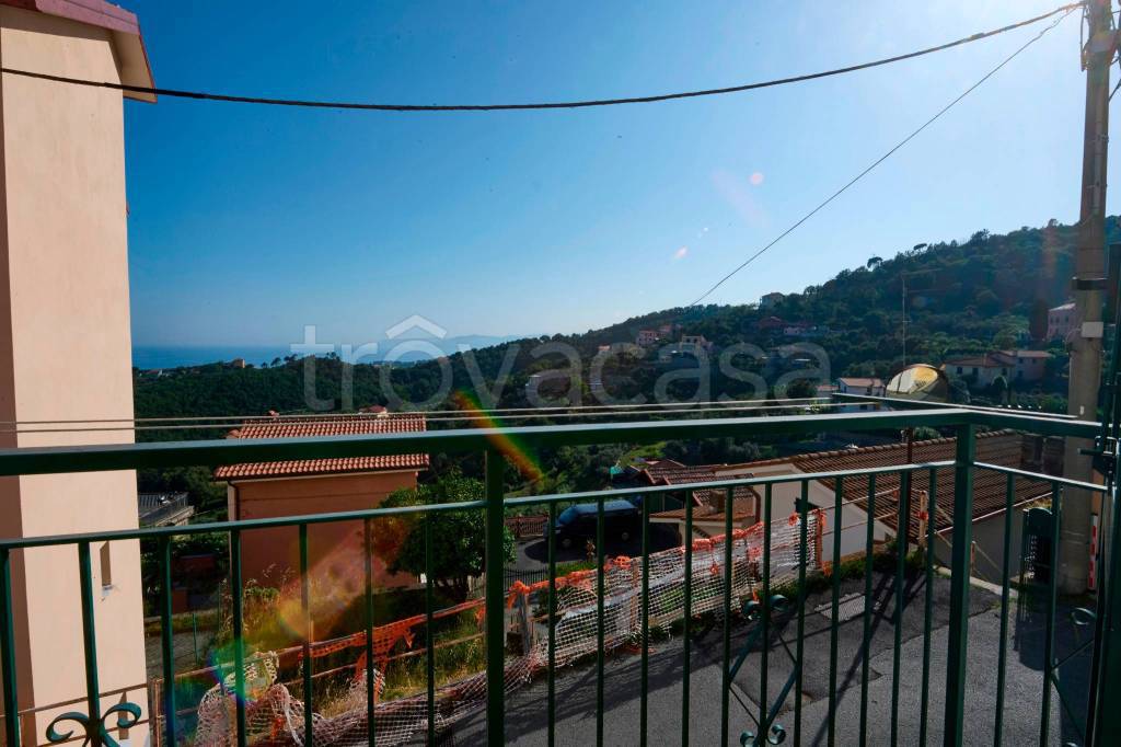 appartamento in vendita a Varazze in zona Castagnabuona