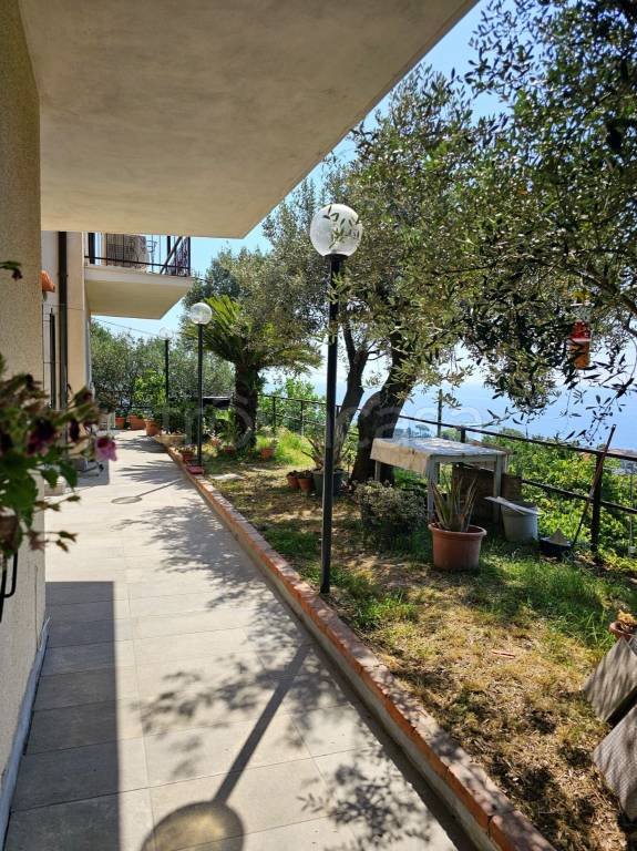 casa indipendente in vendita a Varazze in zona Castagnabuona