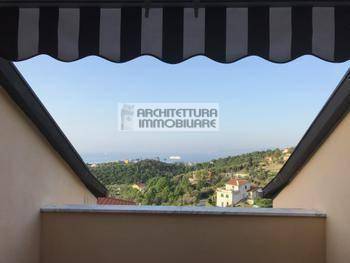 appartamento in vendita a Varazze in zona Castagnabuona