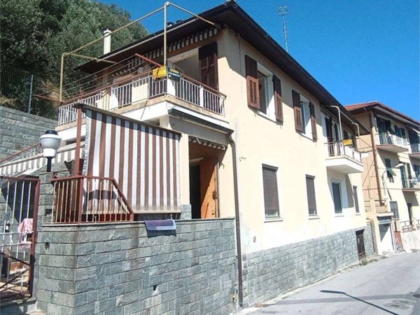 appartamento in vendita a Varazze in zona Castagnabuona