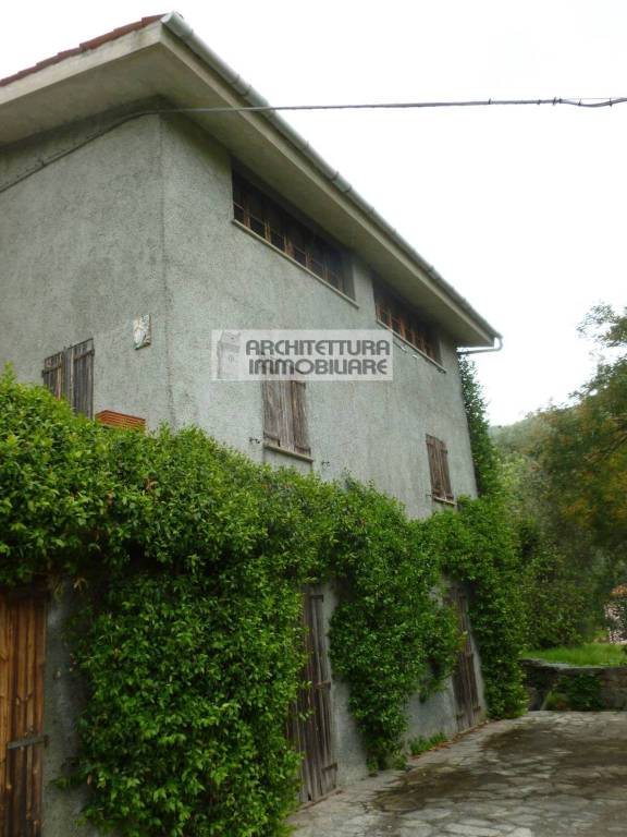casa indipendente in vendita a Varazze in zona Pero