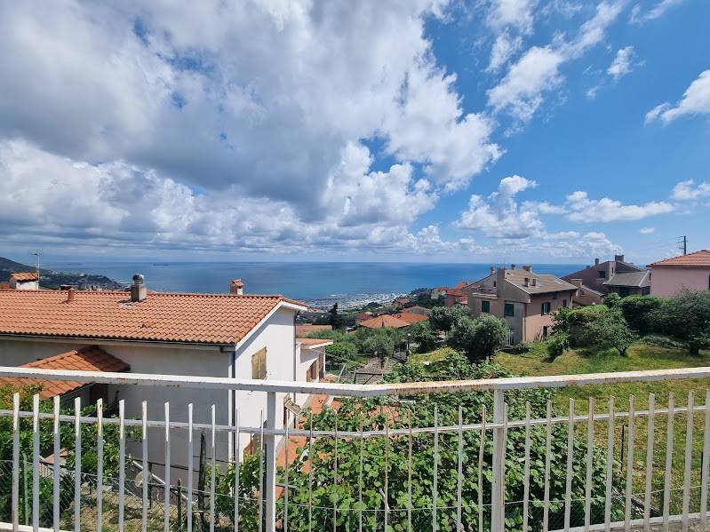 appartamento in vendita a Varazze in zona Castagnabuona