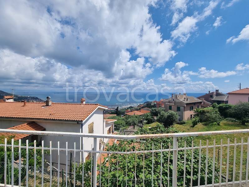 appartamento in vendita a Varazze in zona Castagnabuona