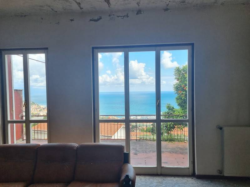 appartamento in vendita a Varazze in zona Castagnabuona