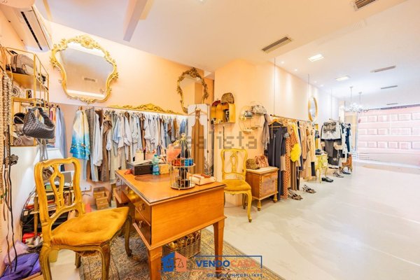 locale commerciale in vendita a Varazze