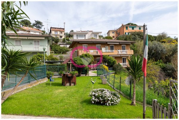 appartamento in vendita a Varazze in zona Castagnabuona